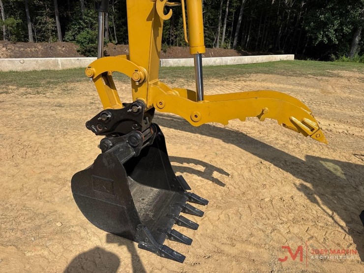 2025-caterpillar-305.5-image-17