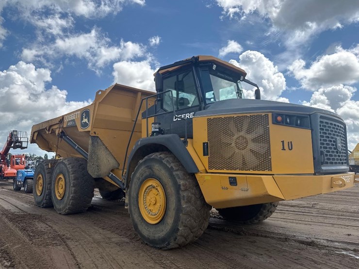 2021-deere-410e-image-4