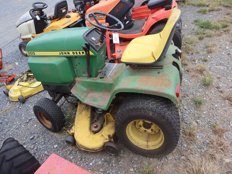 john-deere-300-image-5