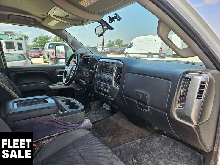 2015-chevrolet-silverado-3500hd-image-36