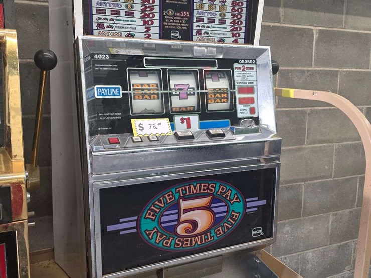 five-times-pay-slot-machine,-has-keys,-have-no-had-working-for-a-number-of-years-image-1