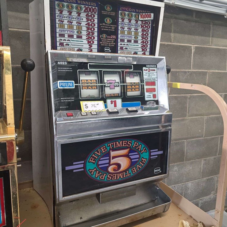 Five Times Pay Slot Machine, Has Keys, Have no had Working for a Number of Years