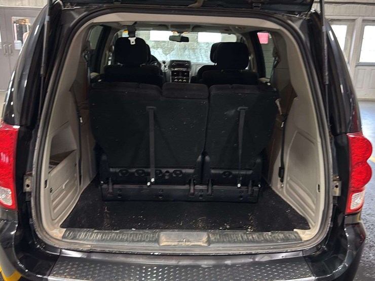 2012-dodge-grand-caravan-image-13