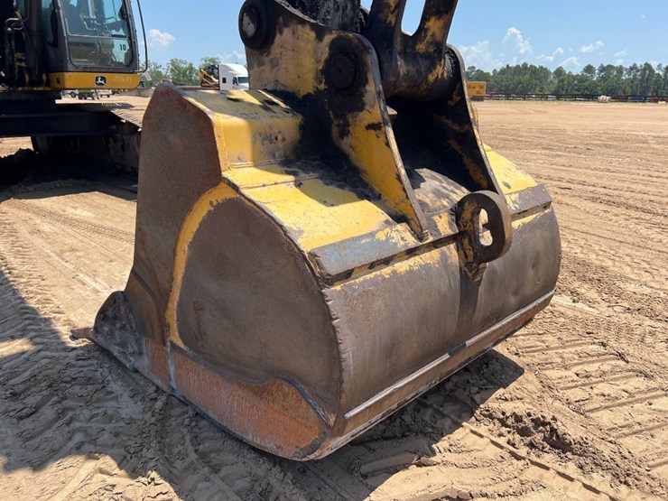 2013-deere-470g-lc-image-23