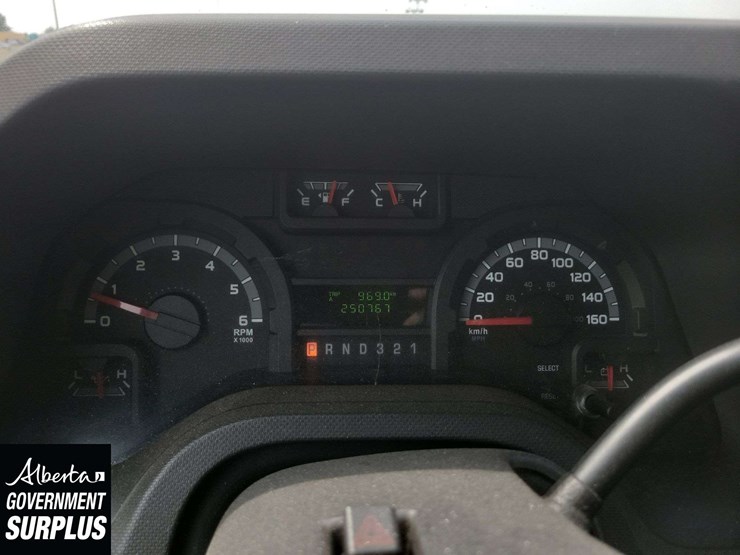 2013-ford-cargo-image-19