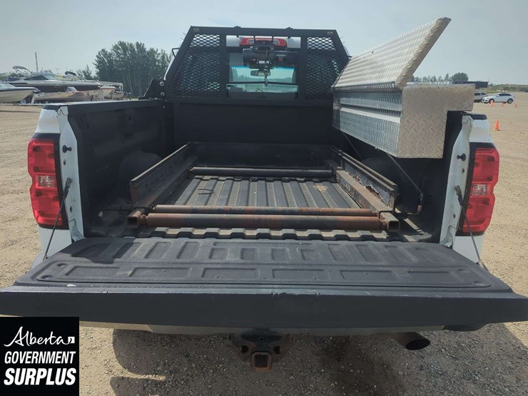 2015-chevrolet-silverado-2500hd-image-19