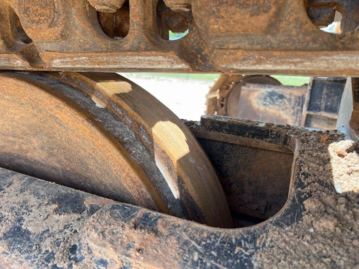 2022-caterpillar-335-image-12