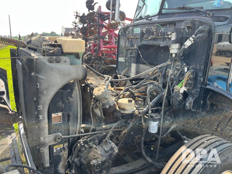 2008-peterbilt-384-image-77