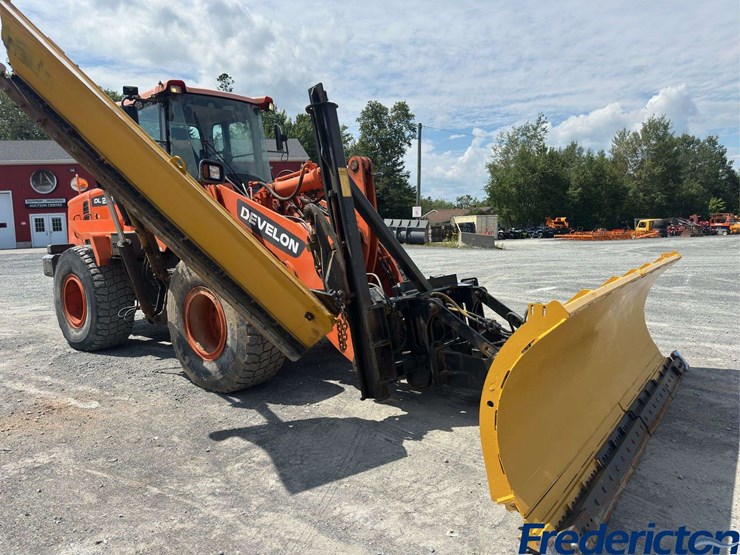 2014-doosan-dl250-image-2