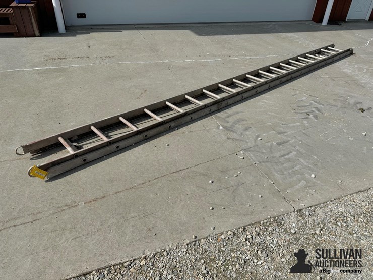 aluminum-40’-extension-ladder-image-1