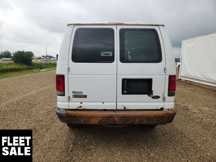 2005-ford-cargo-image-19