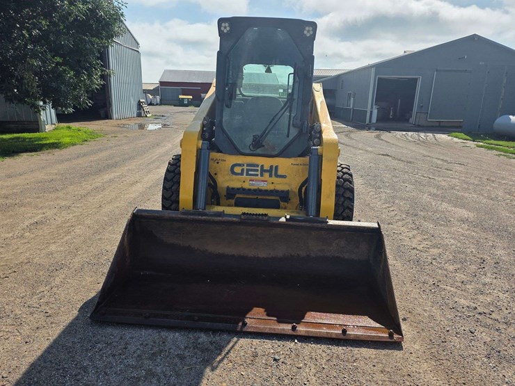 2019-gehl-v270-image-5