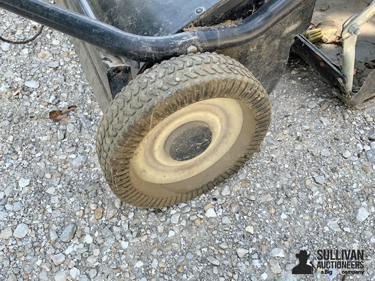 huskee-42”-lawn-sweep-image-15