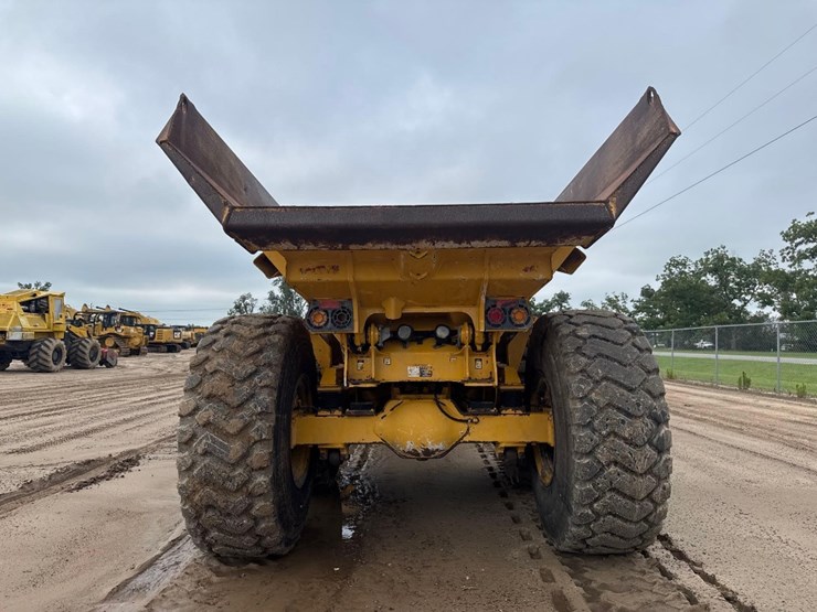 2014-deere-250d-image-7