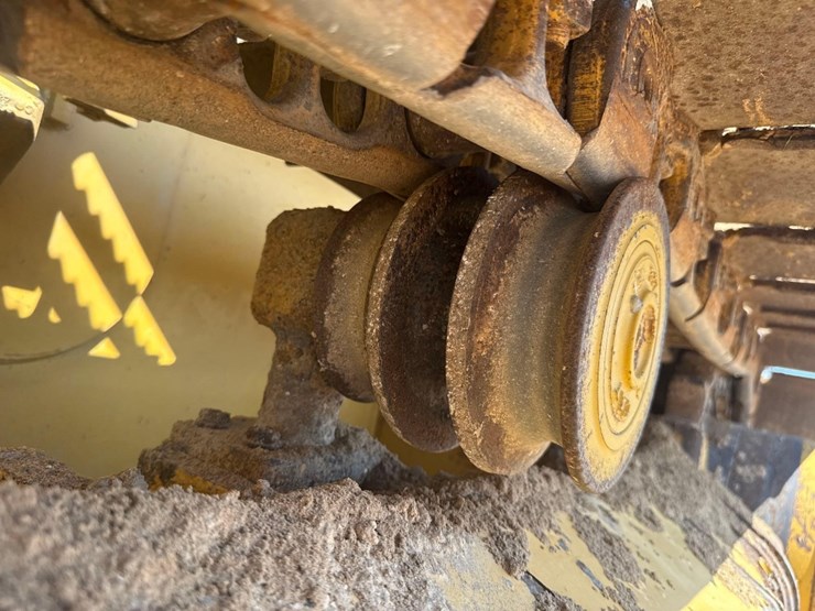 2016-caterpillar-d5k2-lgp-image-16