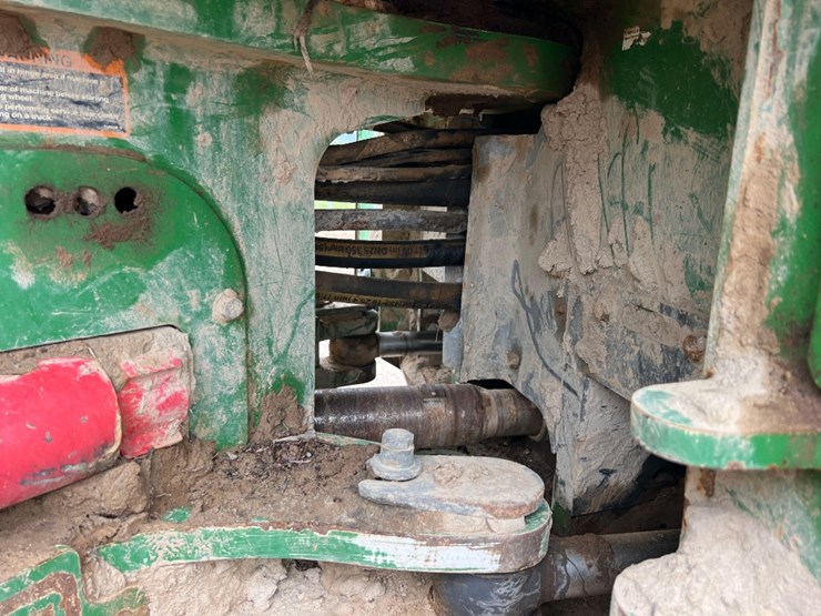 2019-deere-843l-image-15