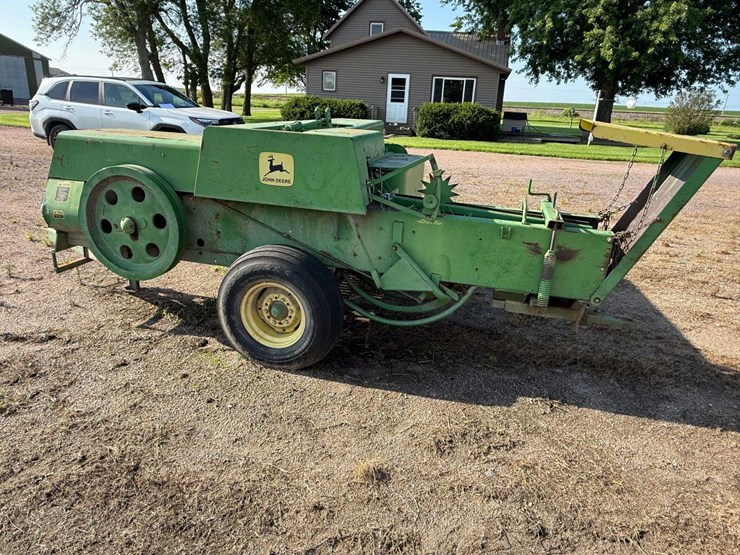 john-deere-336-image-10