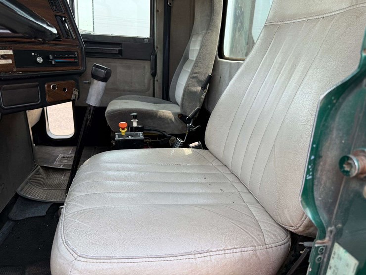 1993-freightliner-fld120-image-39