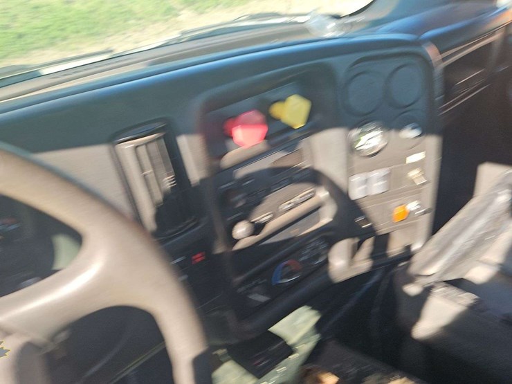 2003-gmc-topkick-c8500-image-8