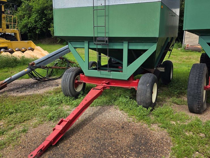 dakon-gravity-box-on-dakon-model-1212-running-gear,-extendable-hitch,-12.5-15-tires-on-8-bolt-rims,-image-3