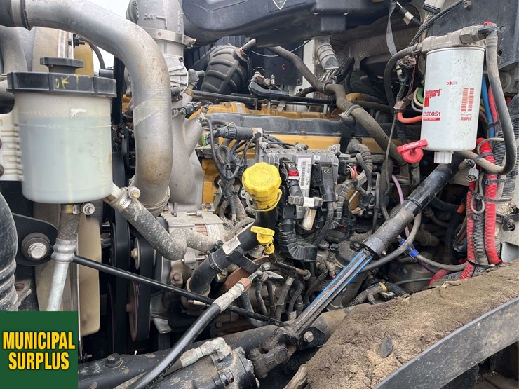 2014-caterpillar-ct660-image-15