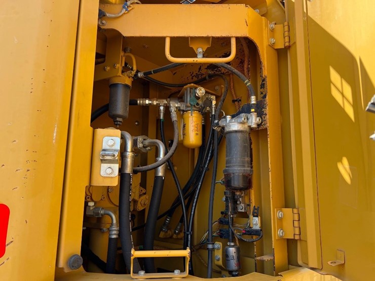 caterpillar-325fl-image-29