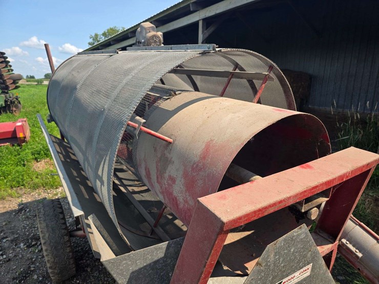 hutchingson-single-phase-grain-screener,-(2)-1.5hp-electric-motors,-78-15-tires-on-4-bolt-rims-image-15