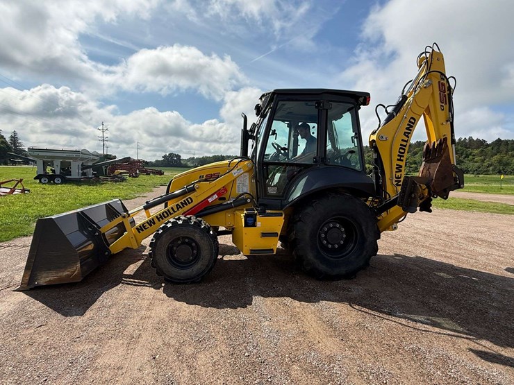 new-holland-b95d-backhoe,-fwa,-88”-front-bucket,-378-hours,-extended-hoe,-17”-back-bucket,-out-rigge-image-19
