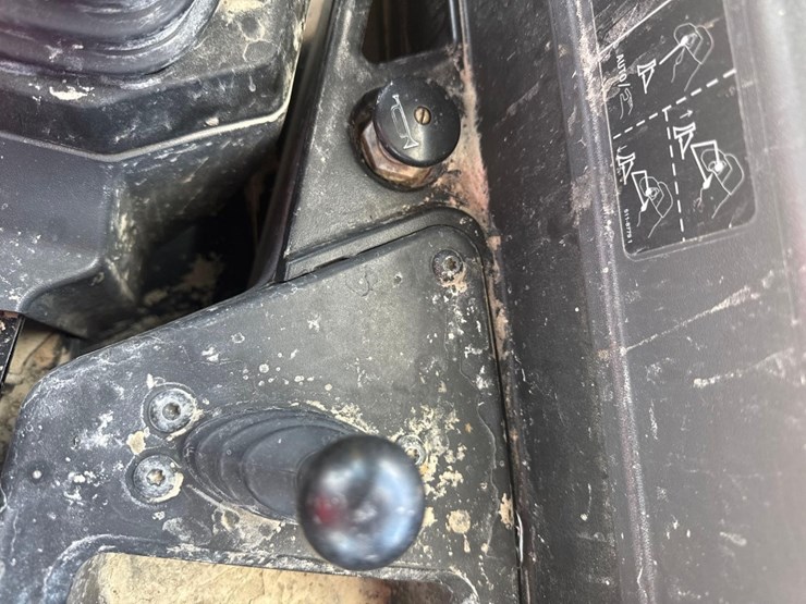 2019-caterpillar-d6-image-38