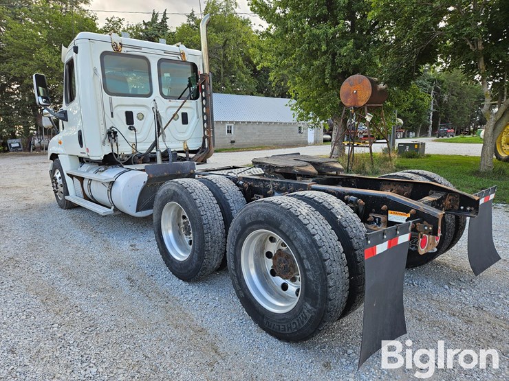 2012-freightliner-cascadia-125-image-7