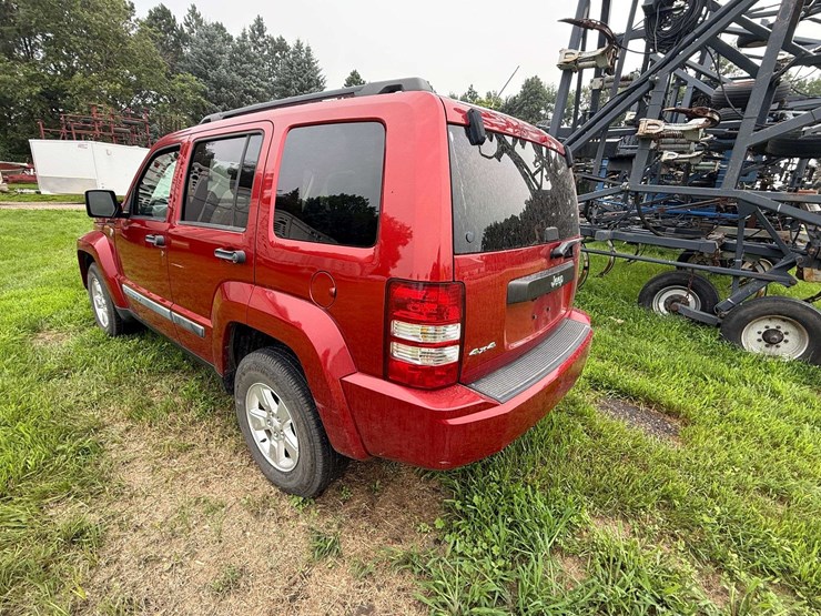 2010-jeep-liberty-image-7
