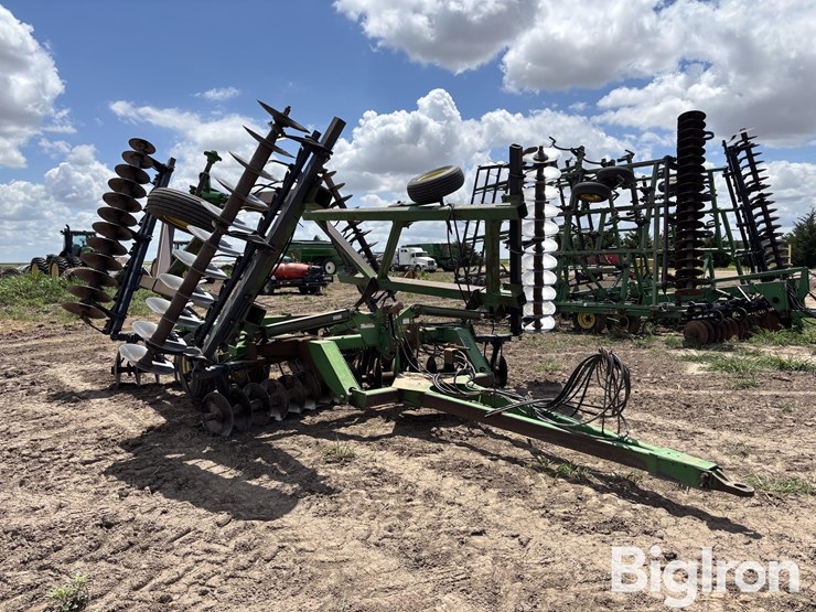 1990-john-deere-630-image-3