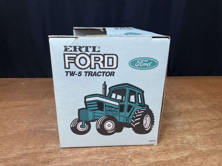 1/12-ford-tw-5-nib-ertl-image-6