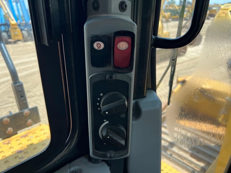 2019-caterpillar-d6t-lgp-image-37