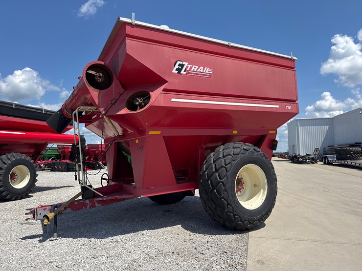 #1083-•-ez-trail-718-grain-cart-(experimental)-image-1