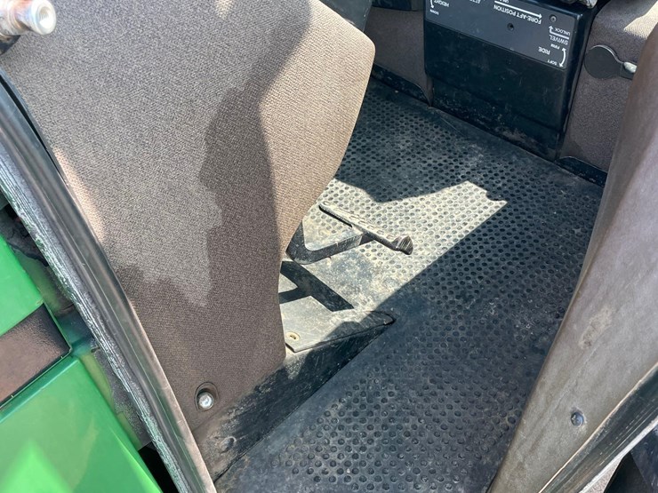 john-deere-4755-image-36