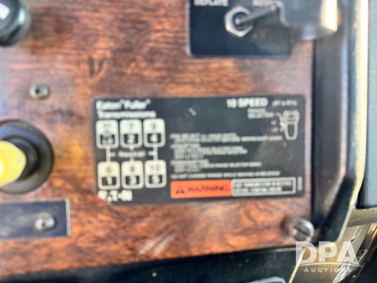 1993-peterbilt-377-image-93