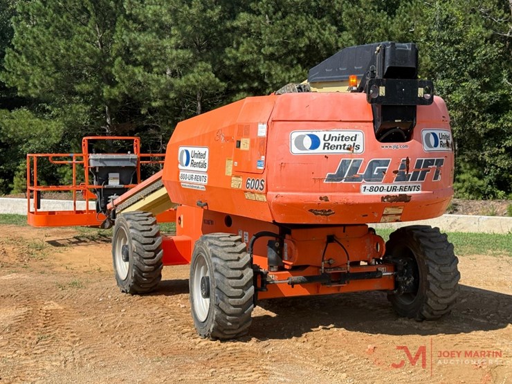 2015-jlg-600s-image-1