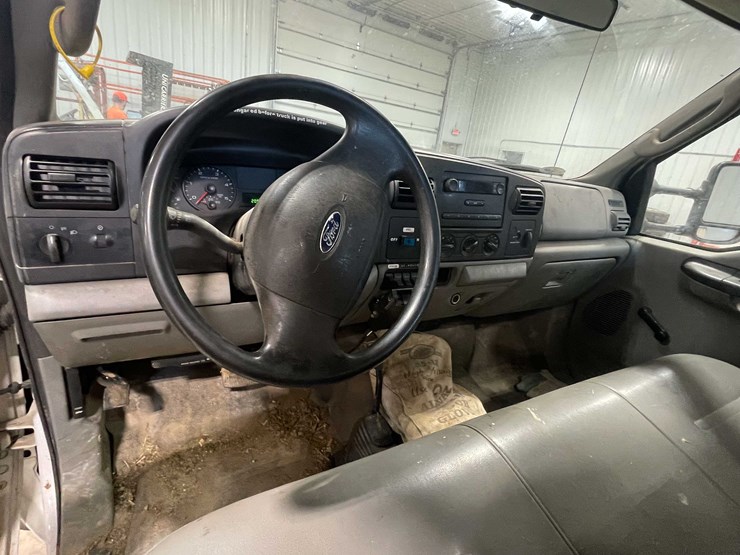 2005-ford-f550-xl-image-28