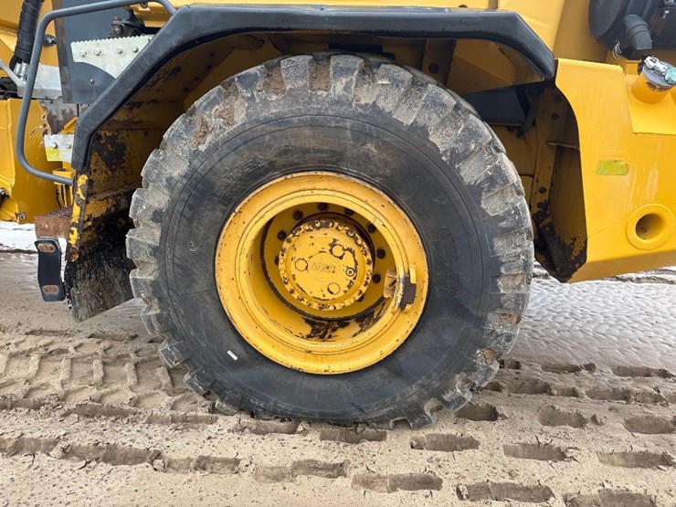 2014-deere-250d-image-12