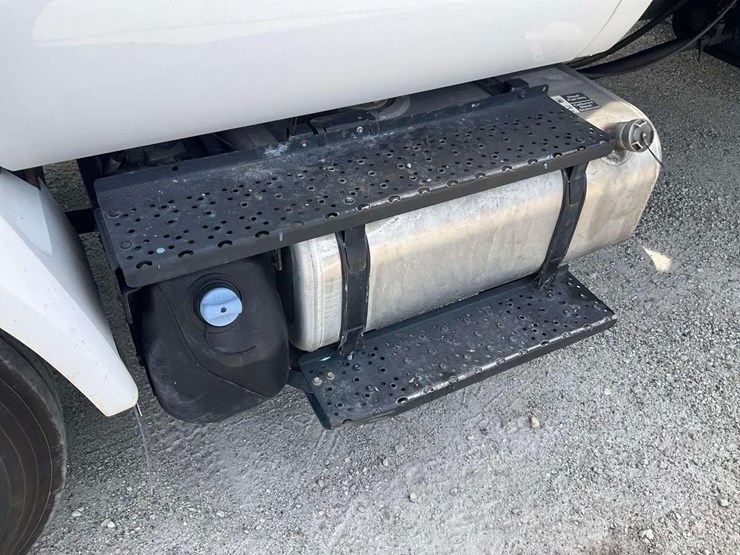 2017-ford-f650-image-21