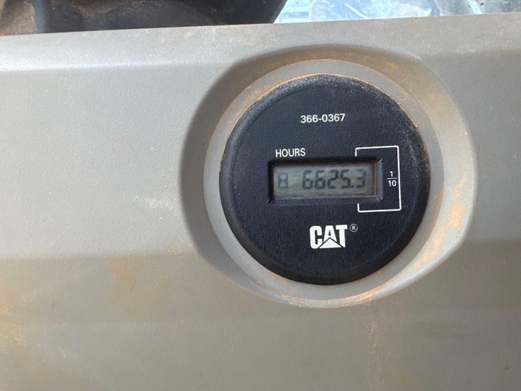 2016-caterpillar-325fl-image-33