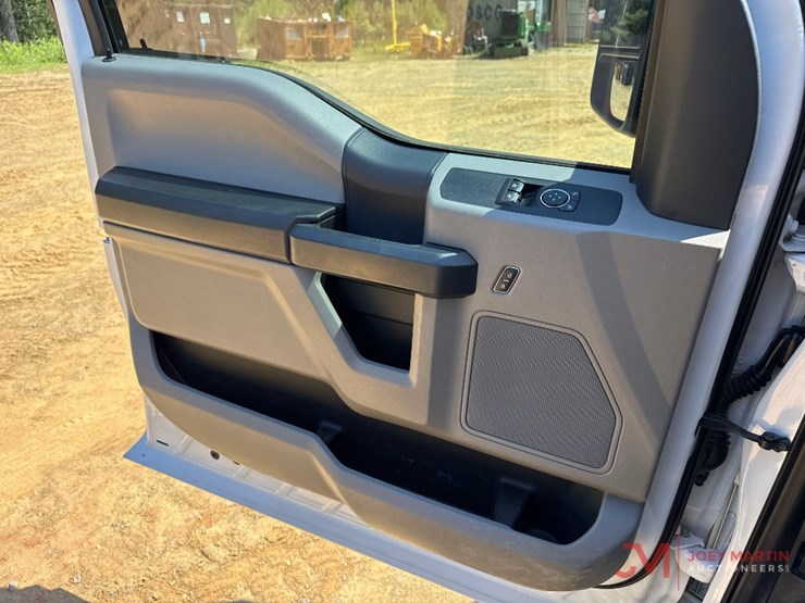 2022-ford-f250-xl-image-28