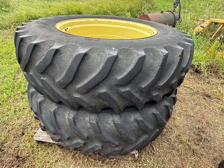 john-deere-12-image-2