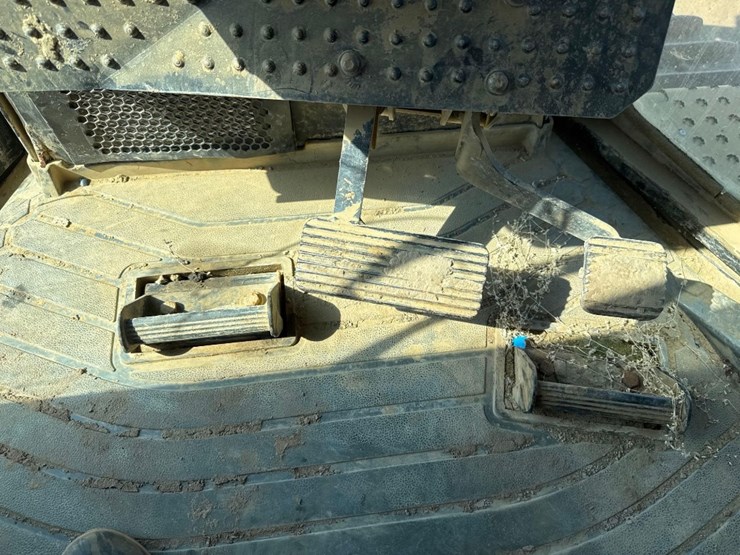 caterpillar-d6t-xl-image-35
