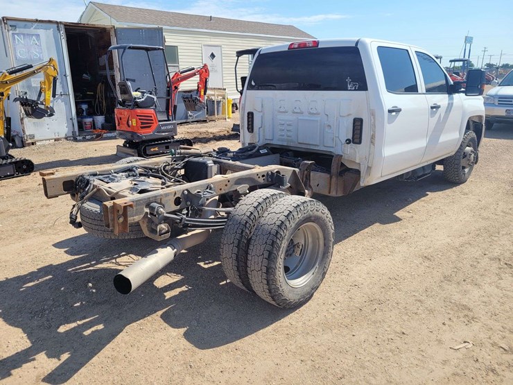 2018-chevrolet-silverado-3500-image-3