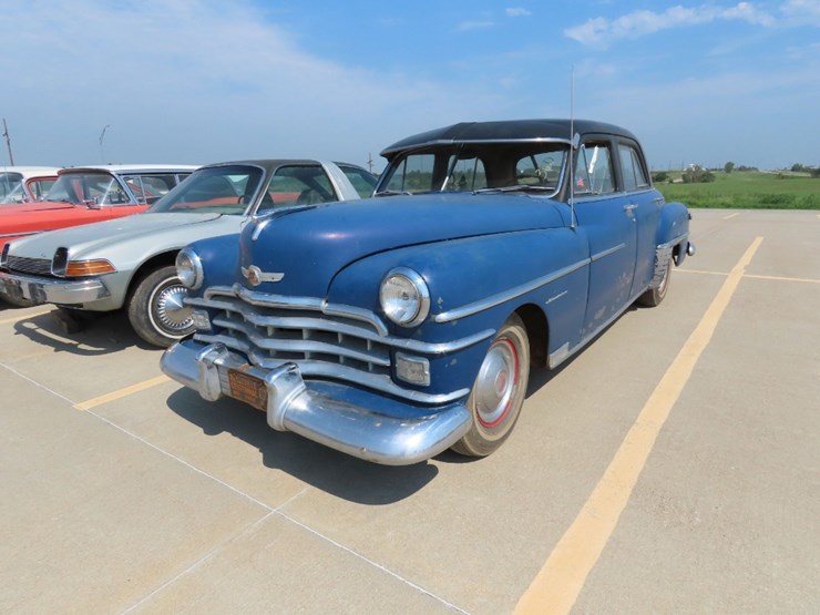 1949-chrysler-windsor-4dr-sedan-image-1