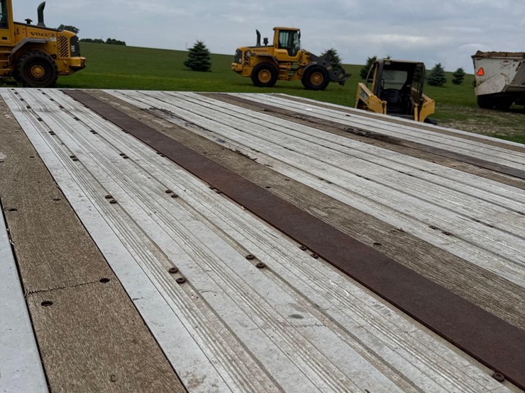 2010-wilson-97-1/2"-x-48ft-semi-flatbed-trailer-image-12
