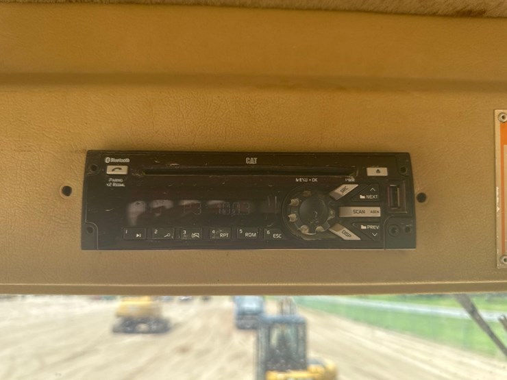1998-caterpillar-d250e-image-28