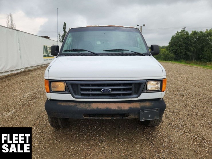 2005-ford-cargo-image-18